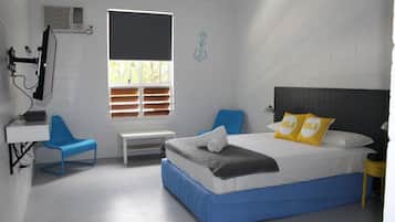 Comfort Room, 1 Queen Bed, Ensuite