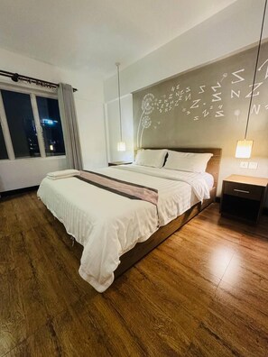 Deluxe Double Room, 1 King Bed | 1 bedroom, minibar, in-room safe, laptop workspace - Asiban Quay Boutique Hotel (Phnom Penh)