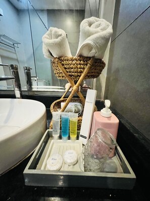 Shower, rainfall showerhead, free toiletries, hair dryer