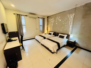Deluxe Twin Room | 1 bedroom, minibar, in-room safe, laptop workspace - Asiban Quay Boutique Hotel (Phnom Penh)