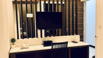 Superior Double Room, 1 Queen Bed | 1 bedroom, minibar, in-room safe, laptop workspace