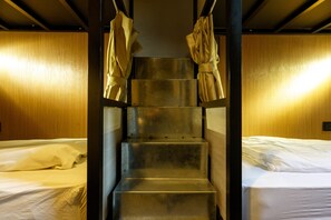 In-room safe, free WiFi - Angels' Hostel - Taipei Ximen (Taipei)