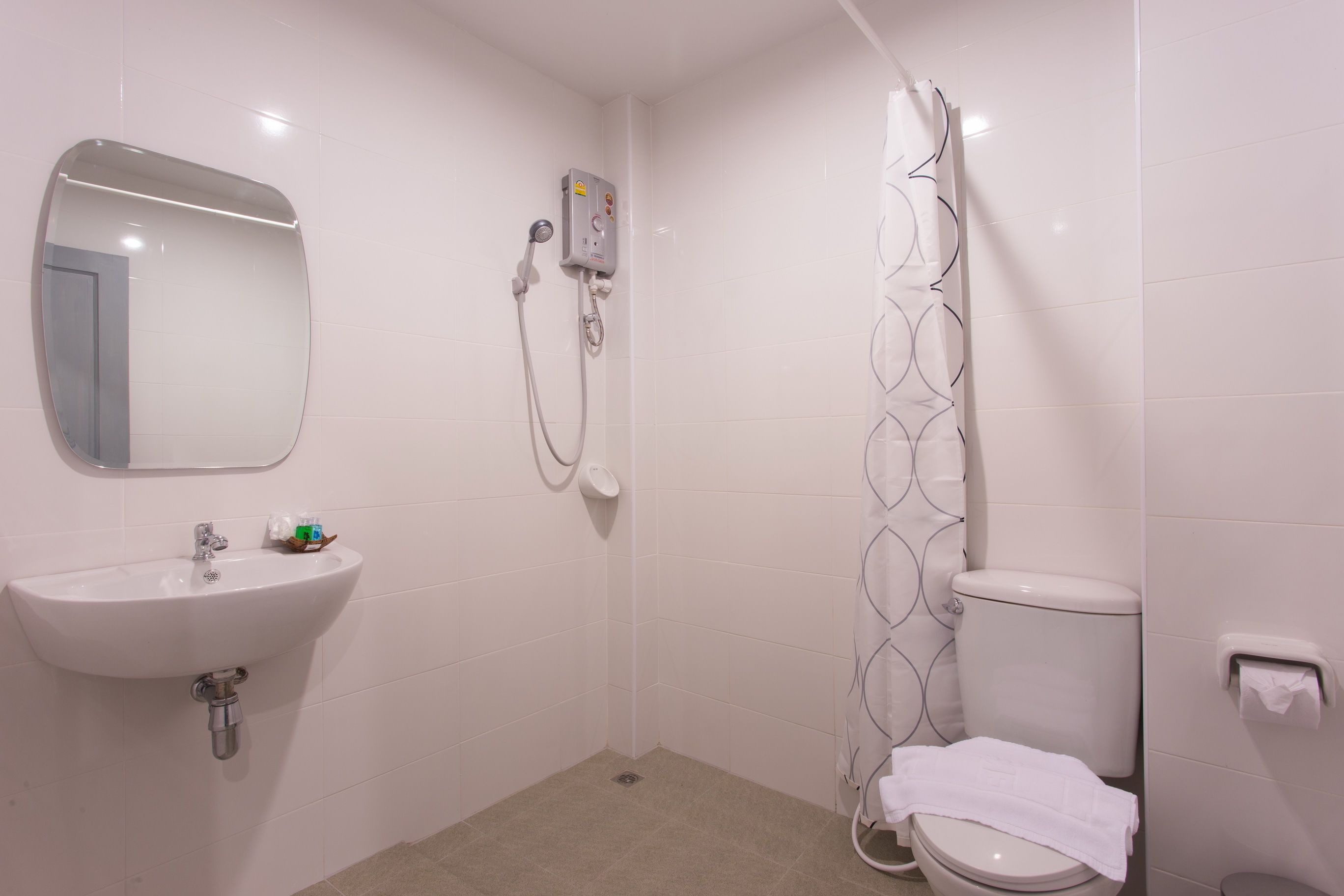 shower, free toiletries, towels