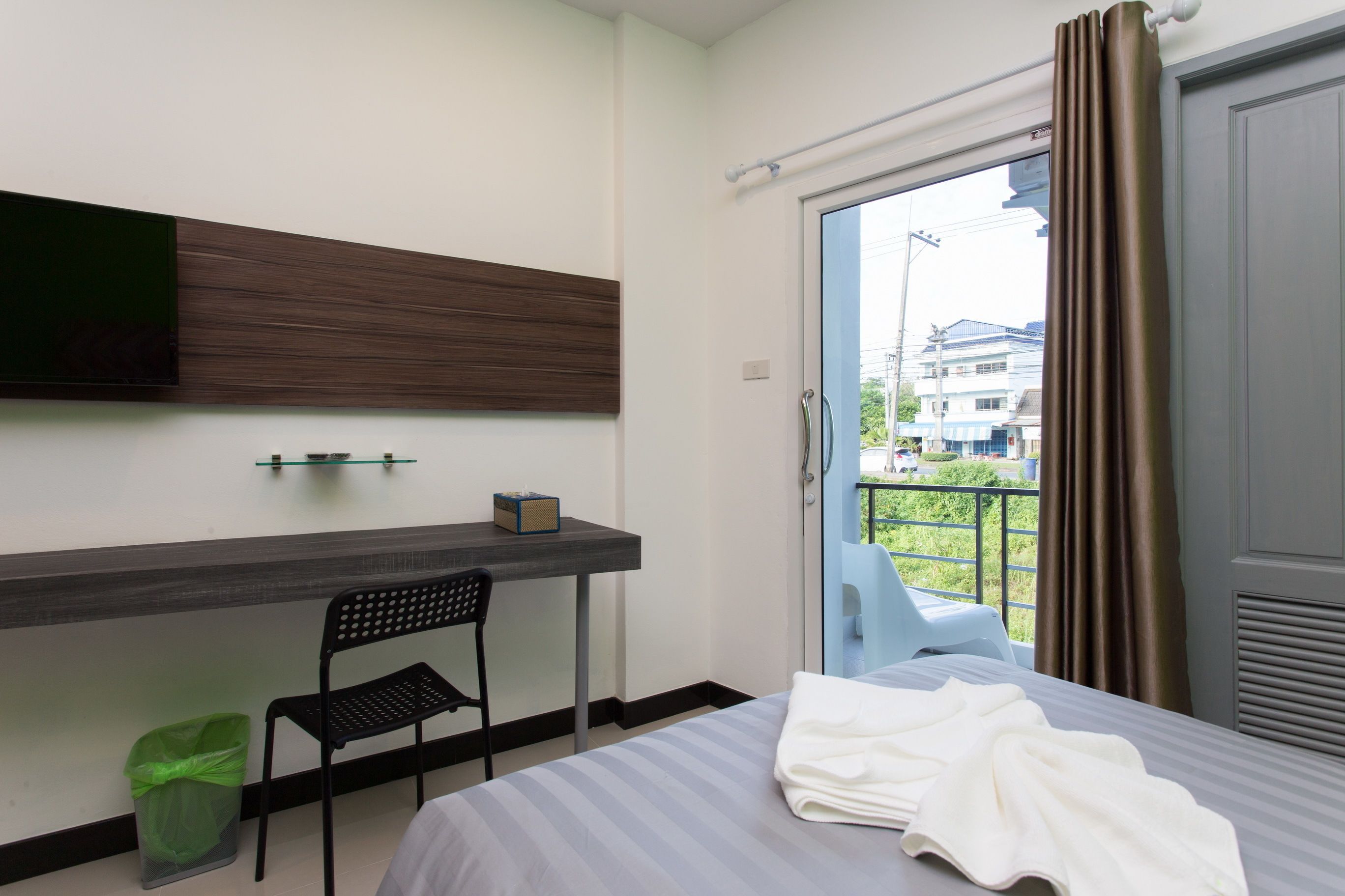 standard triple room | desk, free wifi