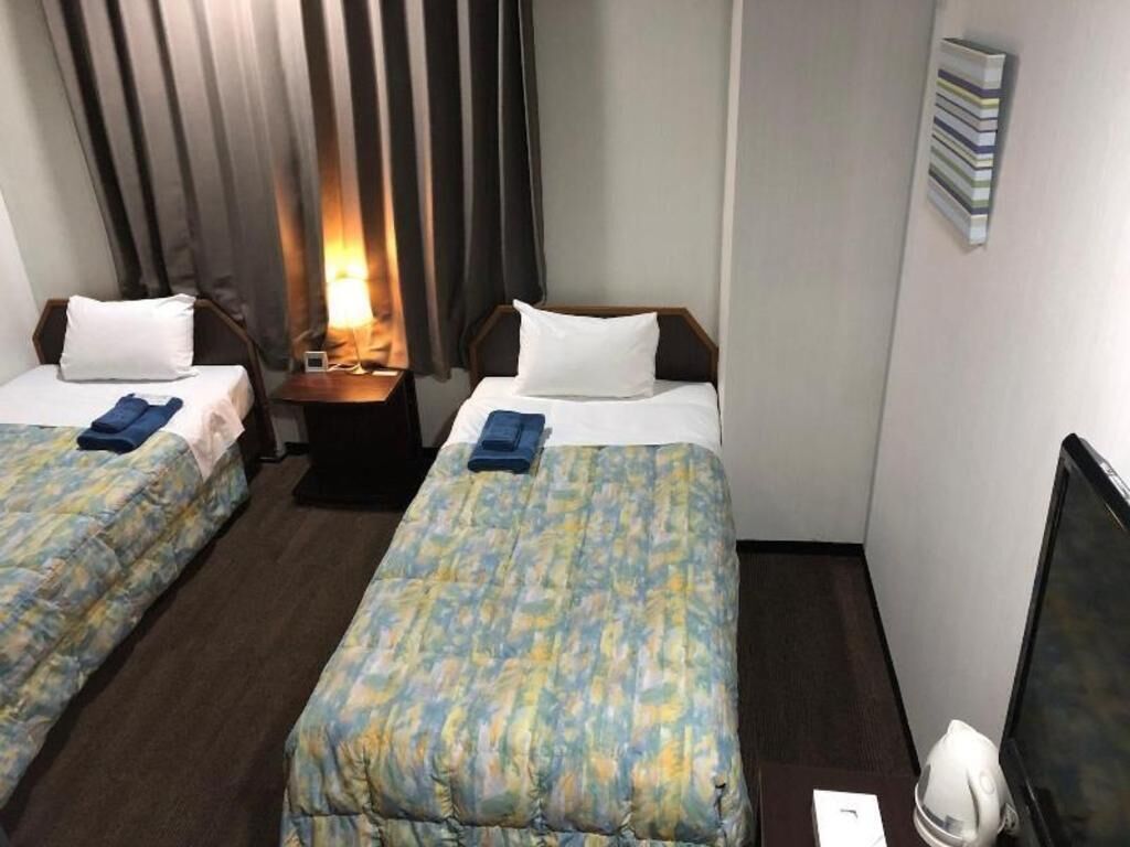 Escritorio, wifi gratis y ropa de cama 