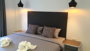 Habitación doble, baño privado | Escritorio, wifi gratis y ropa de cama