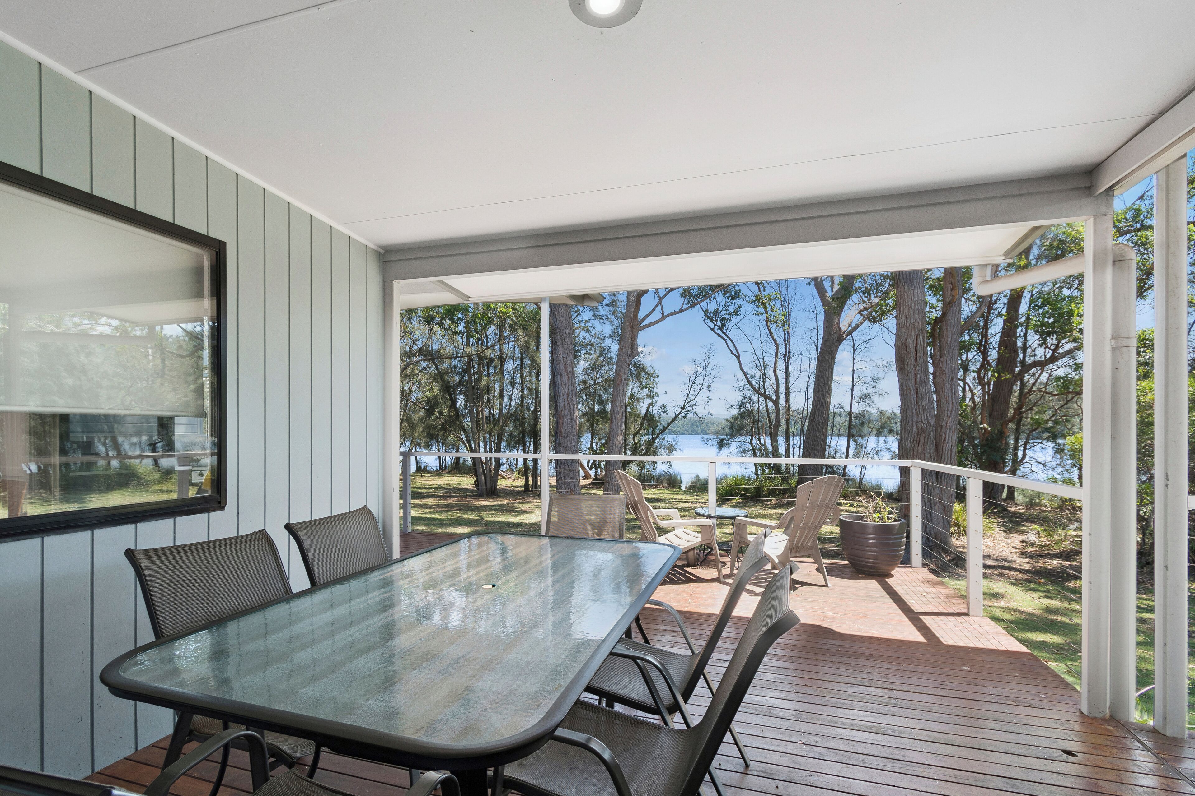 Lakefront Apartment | Terrace/patio