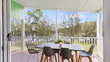 Lakeview Luxury Villa | Terrace/patio