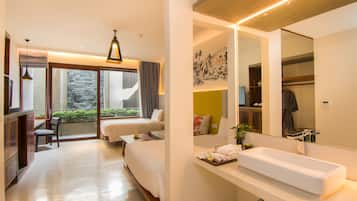 Deluxe Twin with Balcony | 1 bedroom, premium bedding, minibar, in-room safe