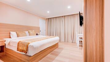 Suite | Desk, free WiFi, bed sheets