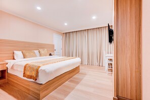 Suite | Desk, free WiFi, bed sheets - Palette The Travellers Hotel Bangkok (Bangkok)