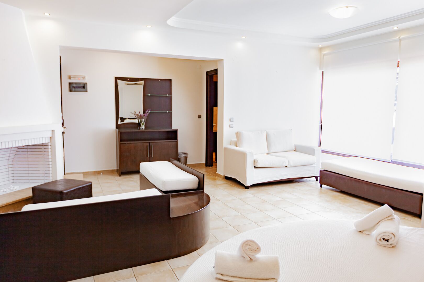 junior room, sea view | living area | flat-screen tv