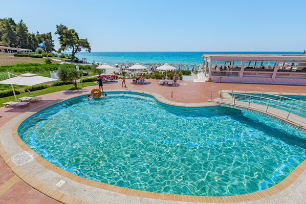 2 outdoor pools, open 10:00 AM to 7:00 PM, pool umbrellas, pool loungers