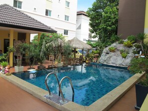 Outdoor pool - Pius Place (Pattaya)