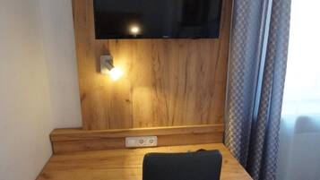 Zimmersafe, Schreibtisch, schallisolierte Zimmer, Babybetten