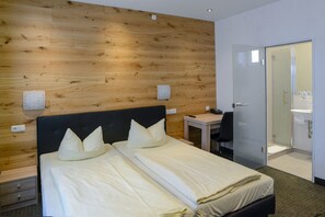 ダブルルーム | セーフティボックス (室内)、デスク、防音設備、ベビーベッド