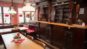 Breakfast and dinner served, local cuisine