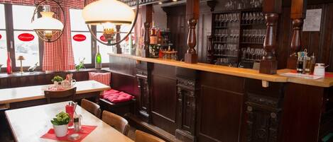 Breakfast and dinner served, local cuisine