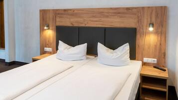 Zimmersafe, Schreibtisch, schallisolierte Zimmer, Babybetten