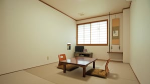 和室 禁煙 共同バストイレ | セーフティボックス (室内)、WiFi (無料)、ベッドシーツ