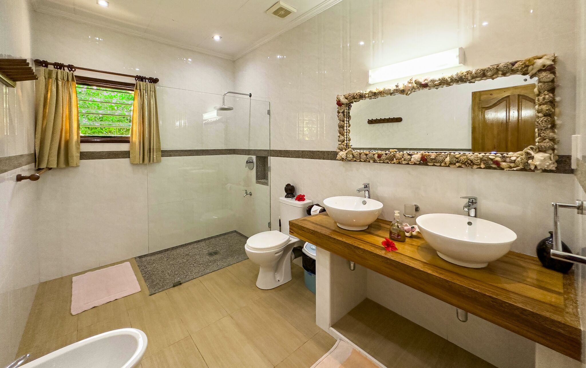 Apartment, 1 Bedroom (Balye Coco) | Bilik Mandi | Pancuran mandi, kelengkapan dandanan diri percuma, tuala disediakan 
