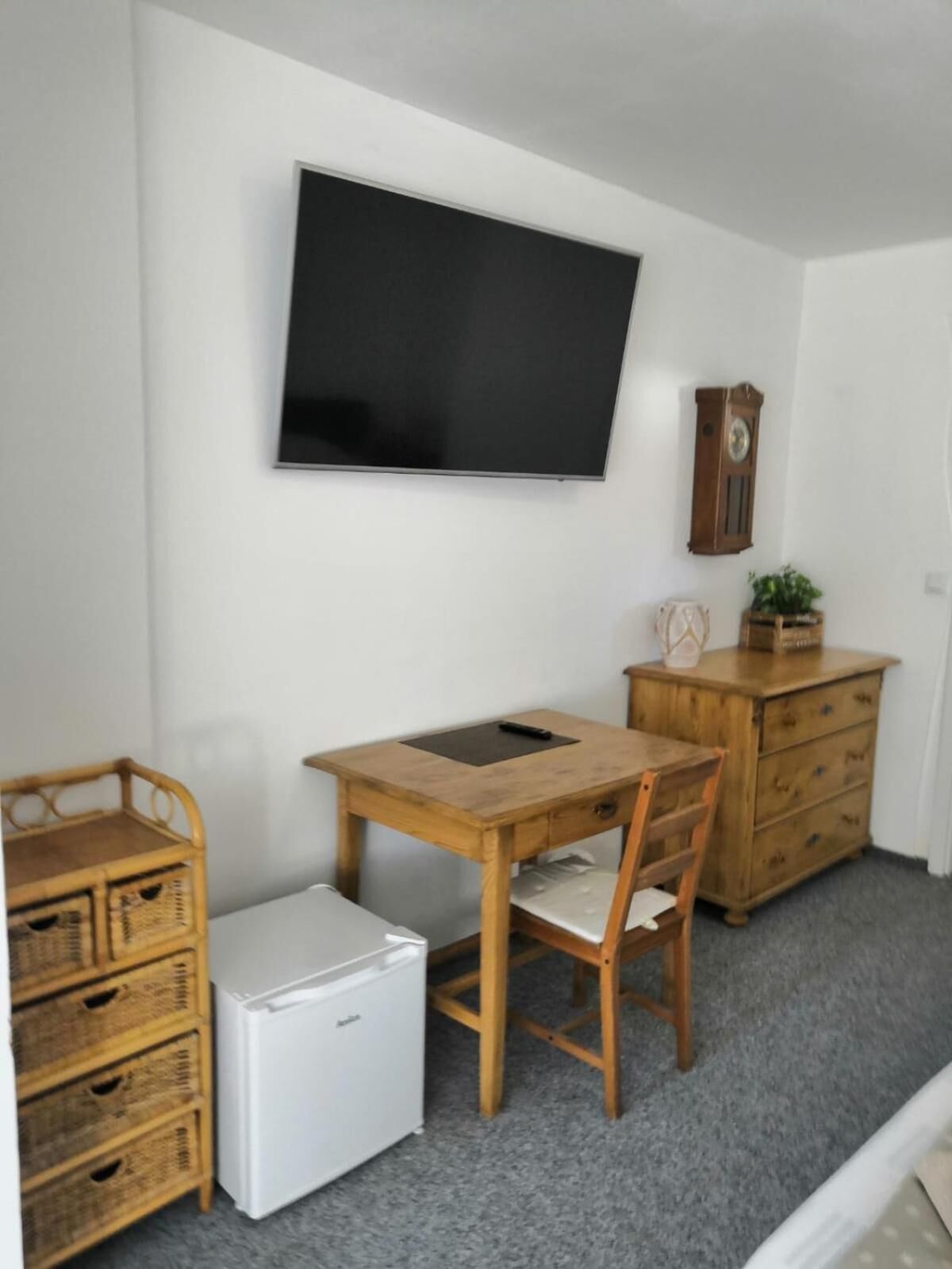 cots/infant beds, free wifi