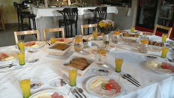 Colazione a buffet, servita tutte le mattine (100.00 CZK a persona) 