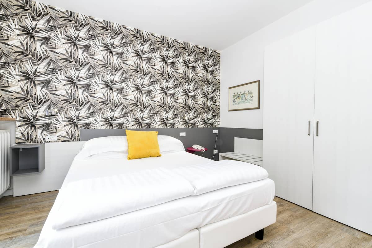 Superior Double or Twin Room | In-room safe, desk, soundproofing, cots/infant beds