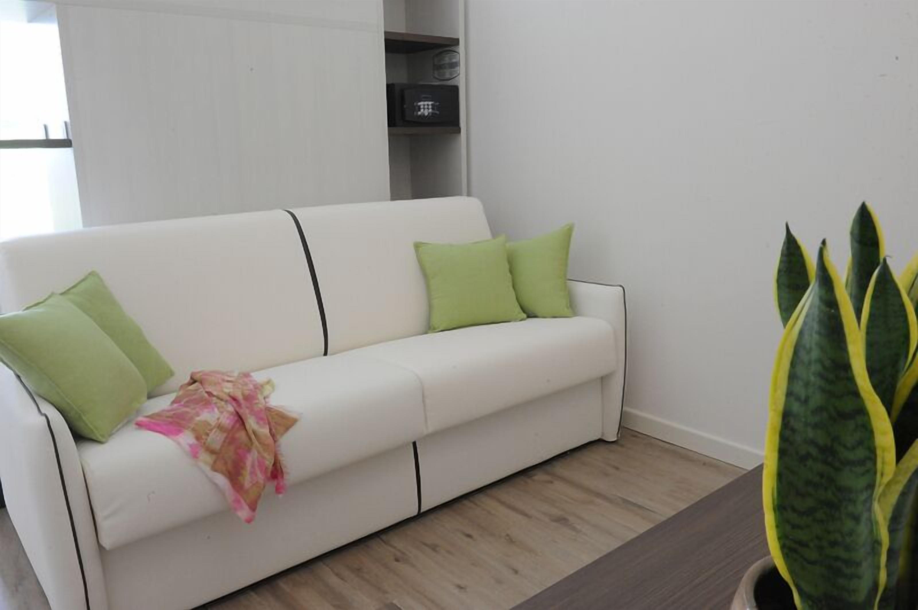 junior suite, balcony | living area