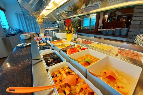 Daily buffet breakfast for a fee