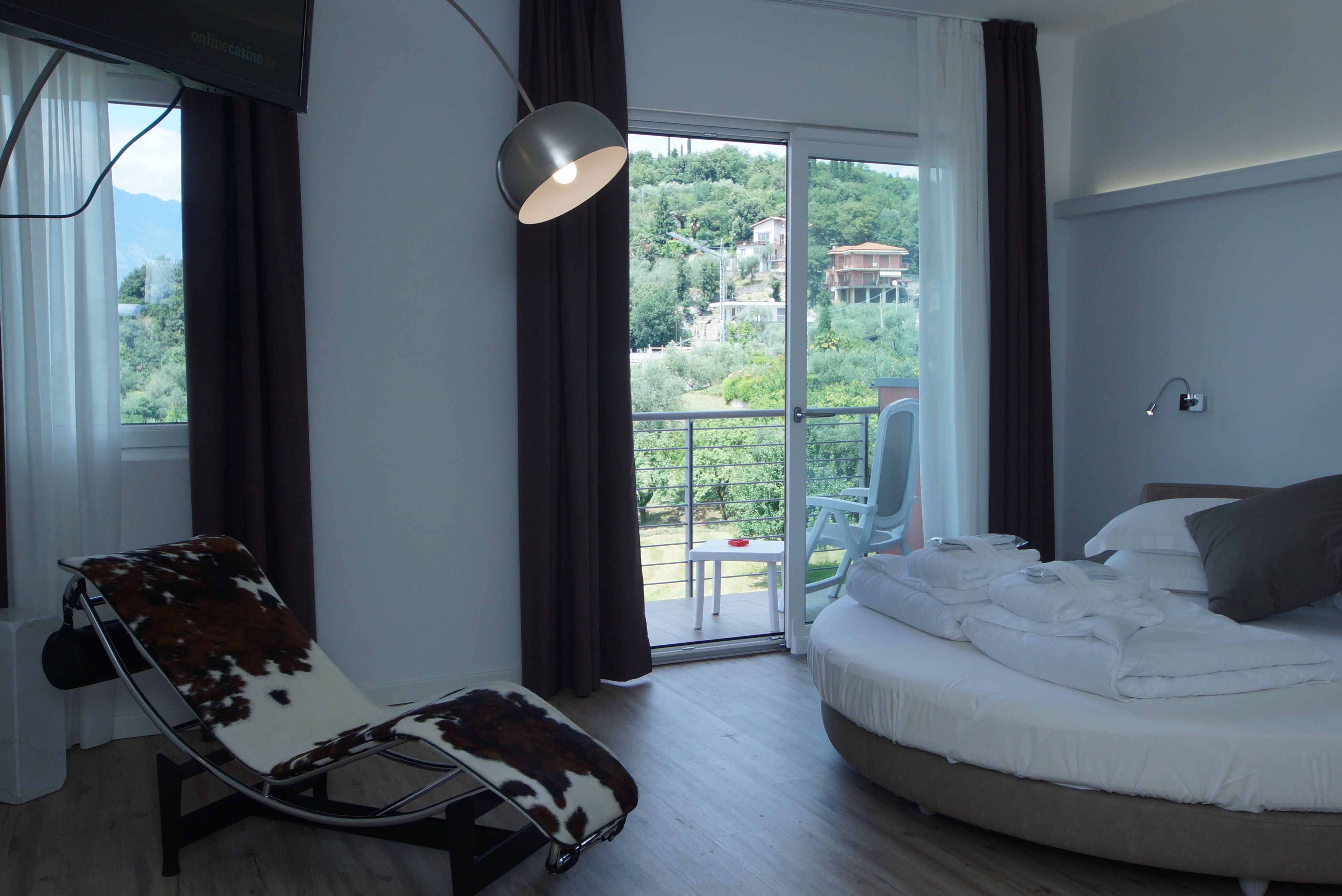 junior suite, jetted tub | room amenity