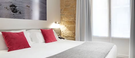 高級雙人房 | 高級寢具、羽絨被、迷你吧、房內夾萬