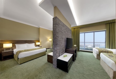 1 bedroom, premium bedding, minibar, in-room safe