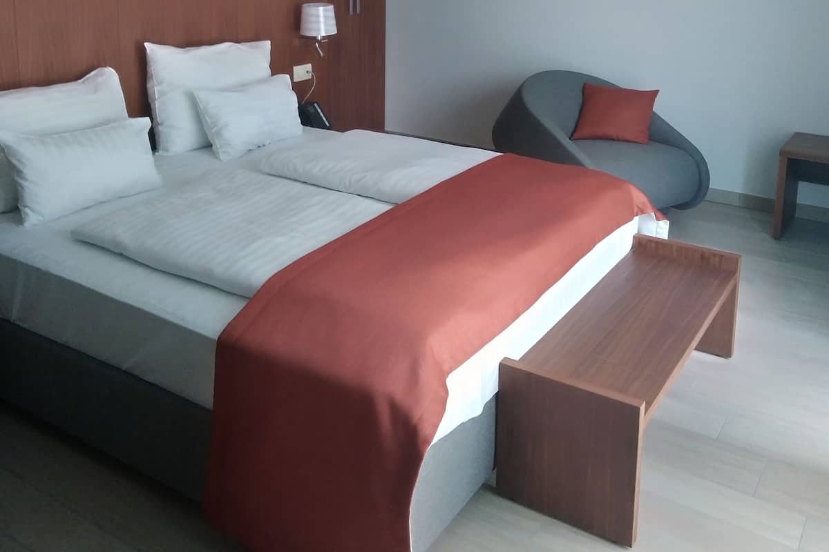 Double Room, Balcony, Park View | 1 bedroom, premium bedding, in-room safe, desk