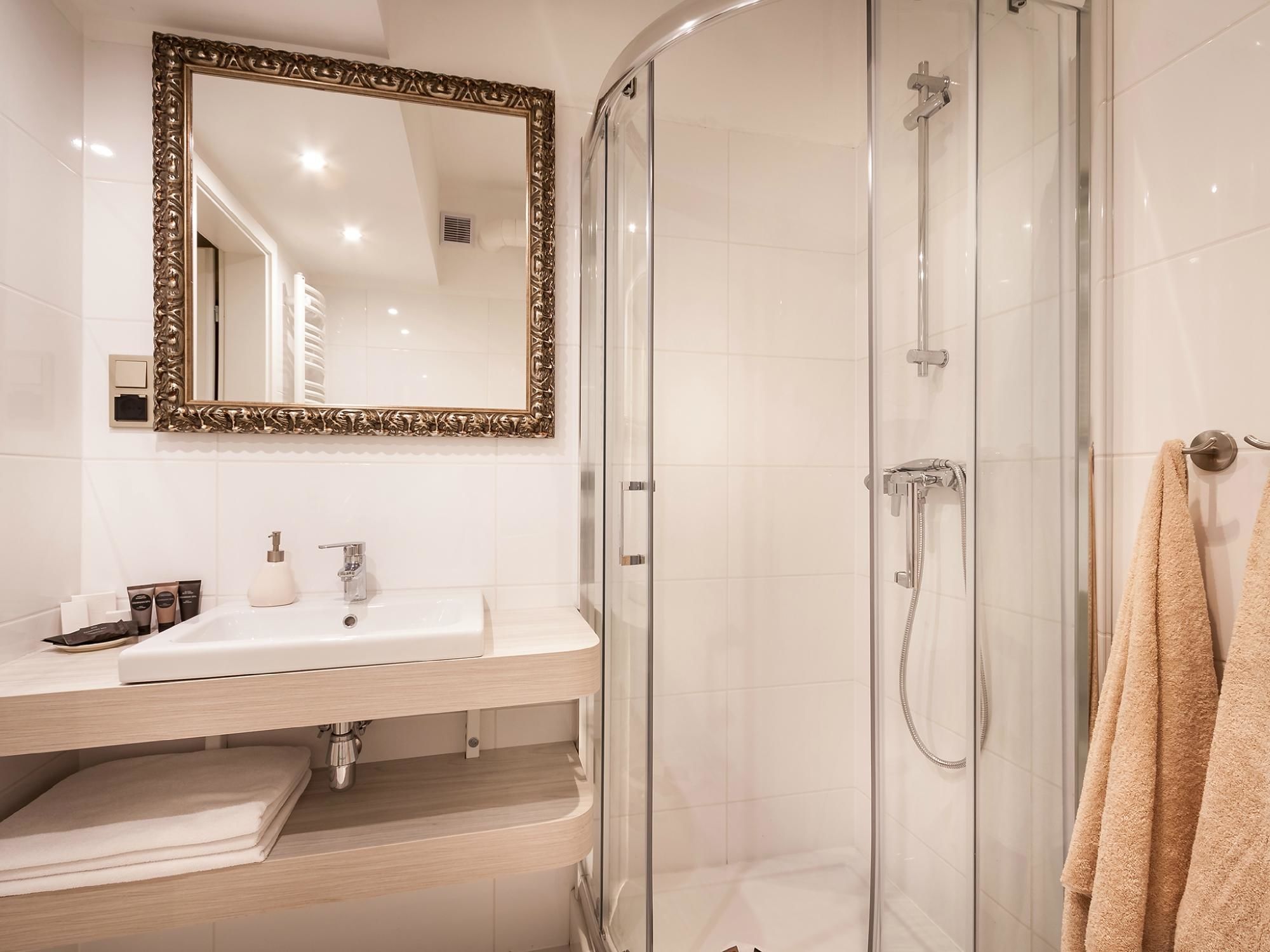 shower, free toiletries, hair dryer, towels