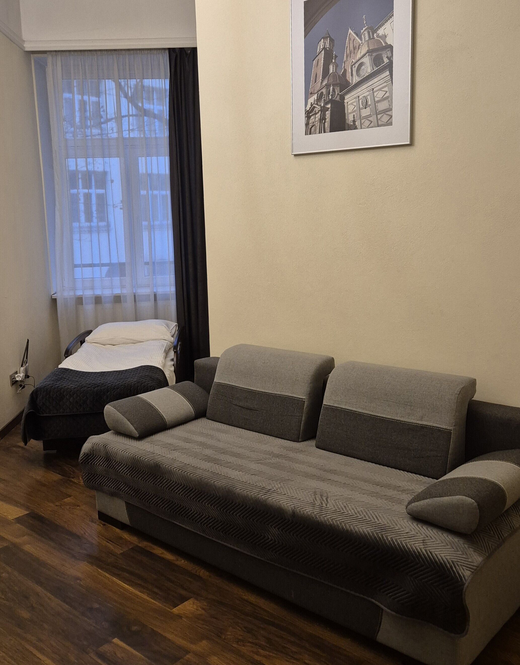 deluxe apartment (z balkonem) | premium bedding, in-room safe, iron/ironing board, free wifi