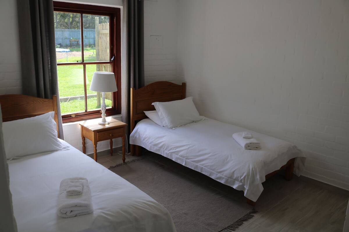 Cottage, 2 Bedrooms, Garden Area (Sunbird Cottage)