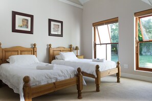 Cottage, 2 Bedrooms, 2 Bathrooms, Garden Area (Guinea Fowl Cottage)