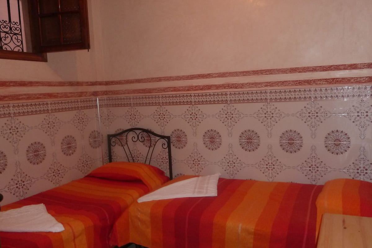Chambre Triple, salle de bains commune | Wi-Fi gratuit