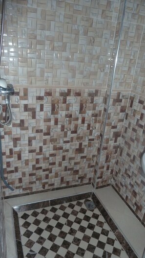Standard Double Room | Bathroom shower - Hotel Aday (Marrakech)