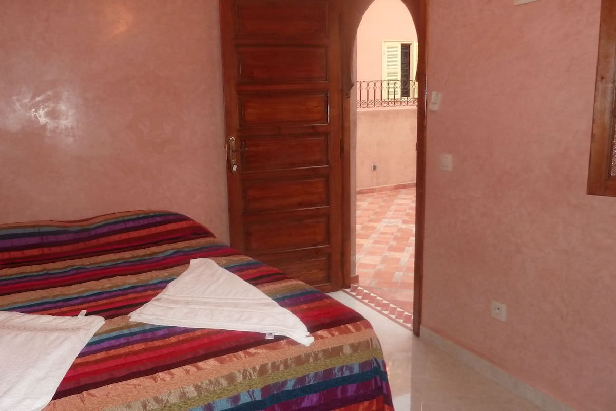 Chambre Double, salle de bains privée | Wi-Fi gratuit