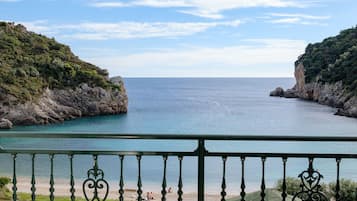 Apollon Top Floor Standard Double/Twin Room | Blackout curtains, iron/ironing board, free WiFi, bed sheets