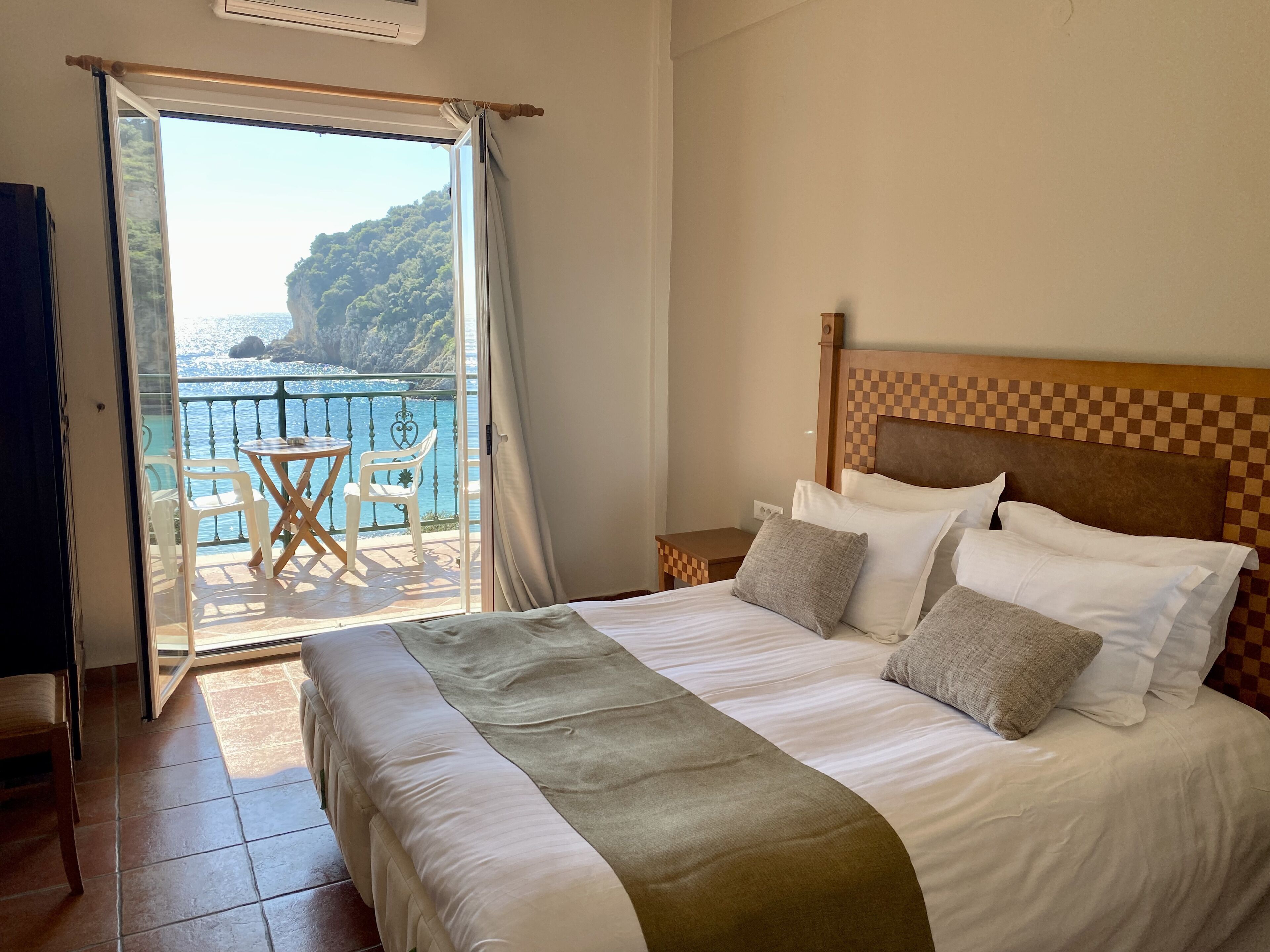 Apollon Top Floor Standard Double/Twin Room | Rideaux occultants, fer et planche à repasser, Wi-Fi gratuit