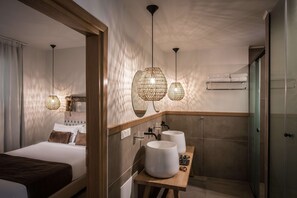 Shower, hair dryer, towels, soap - Troulis Aparthotel (Mylopotamos)