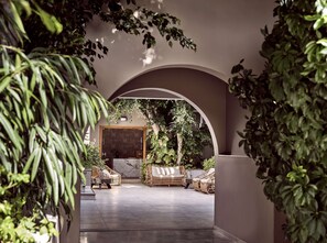 Lobby - Troulis Aparthotel (Mylopotamos)