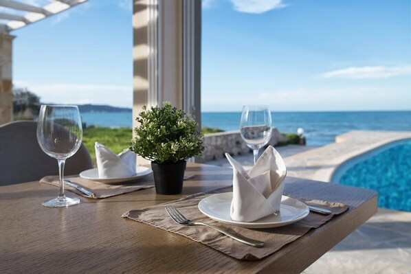 Outdoor dining - Locanda (Zakynthos)