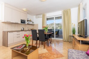 Two-Bedroom Apartment with Balcony and Sea View | Private kitchen | Mini-fridge, microwave, stovetop, electric kettle - Villa Erna (Dubrovnik)