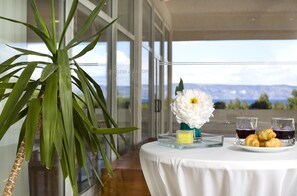 Café da manhã com buffet grátis todos os dias