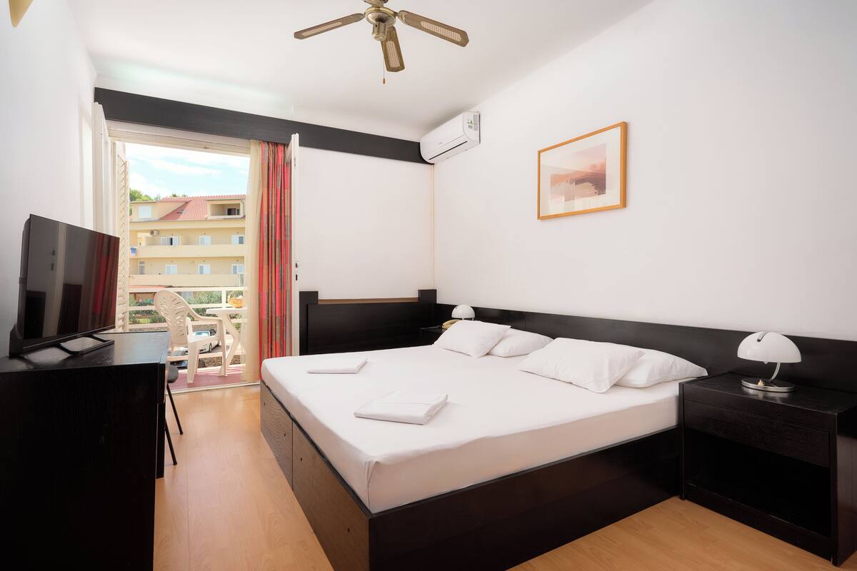 1 bedroom, desk, cots/infant beds, free WiFi