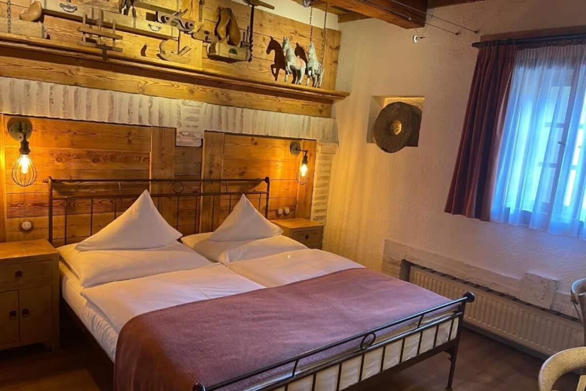 Phòng đôi phong cách cổ điển, quang cảnh sân vườn